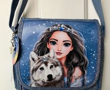Top model shoulder bag