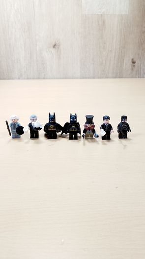 LEGO 76252 Batcave - Shadow Box