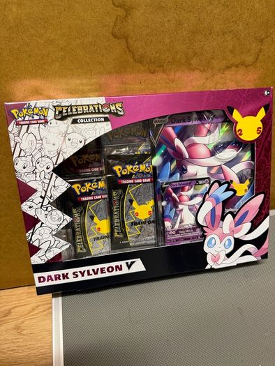 Pokemon Celebrations Dark Sylveon V 25th Anniversary Set