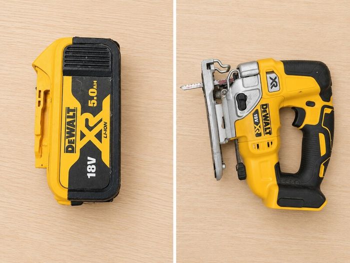 DeWalt 18V XR Cordless Jigsaw + 5.0Ah Battery
