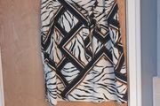 Dorothy  Perkins  Skirt.   S. 22. New.