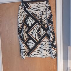 Dorothy  Perkins  Skirt.   S. 22. New.