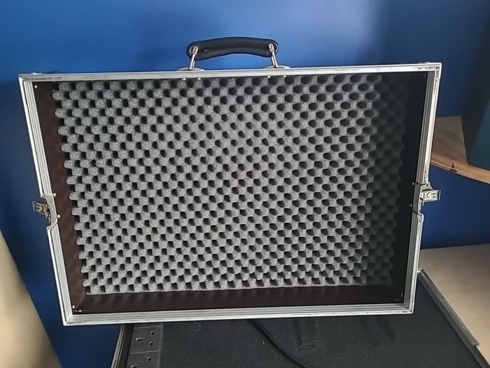flight case pedals/ leads
