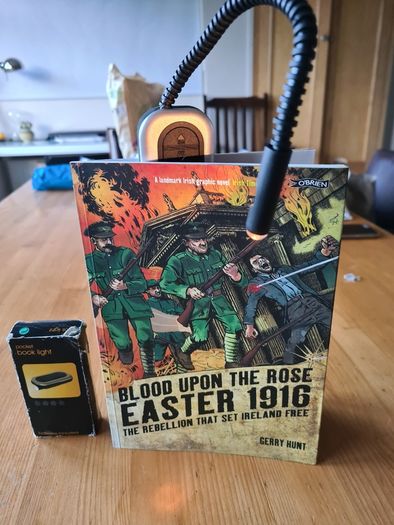 Fabolous Flexible Pocket Book Light. In Perfect Working Order. Complete With Box. Make Nice Present For Book Reader. Plus an AA personal organizer.