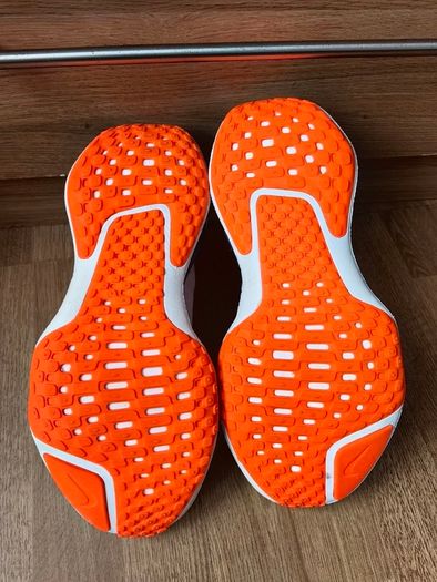 Running shoes Nike Invincible 3
