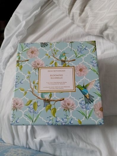 Irish Botanicals Candle & 30 ml bottle of Perfume gift set