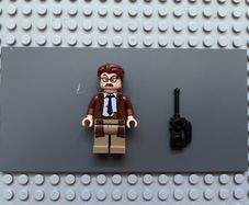 lego super heroes sh0591 Commissioner Gordon minifigure - Reddish Brown Hair and Coat