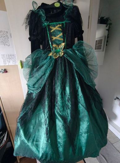 Girl's dress up dress size 7-8years