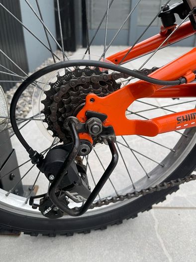 APOLLO XPANDER Junior Mountain Bike     20 inch Wheels     As New Condition