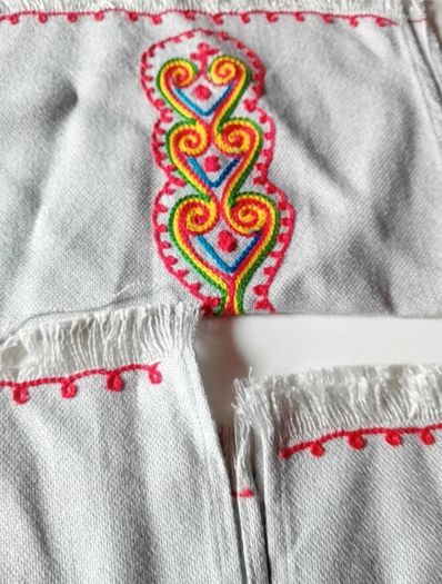 5 x vintage embroidered placemats