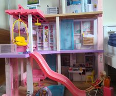 Barbie Dreamhouse & Dolls