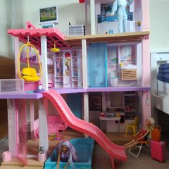 Barbie Dreamhouse & Dolls