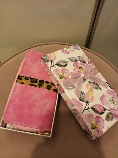 Brand new boxed ladies wallet