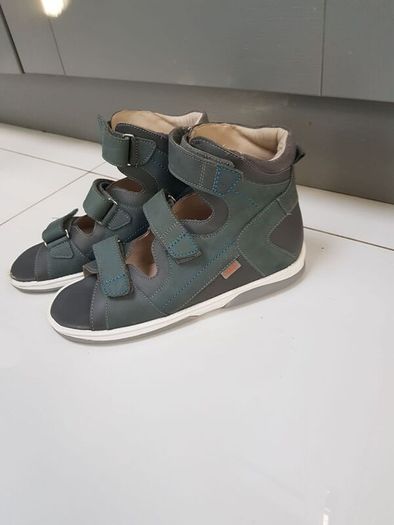 Orthopedic sandals