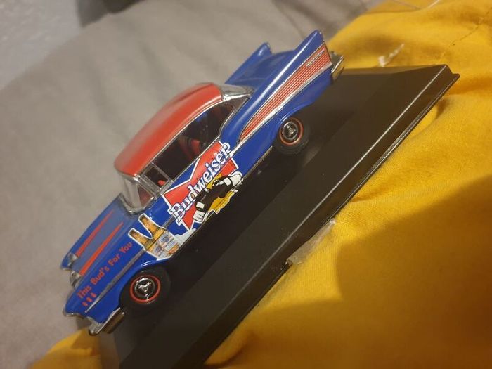 Budweiser Dinky 1957 Die.cast Model chevrolet belair 1.43 scale