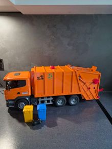 Garbage Truck