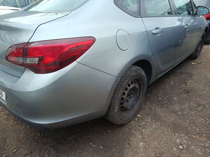 Opel astra saloon 1.3 diesel 2014 for breaking only