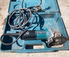 125mm angle grinder 240v