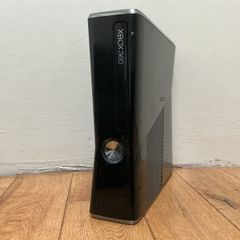 Xbox 360 Slim, 3 Controllers, 1 Kinect Sensor and 8 games, (Dublin)
