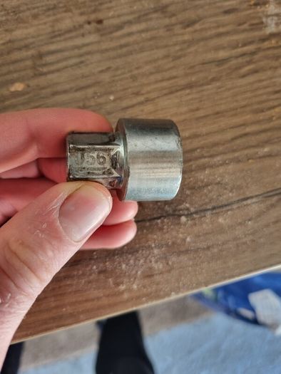 BMW lock nuts and key