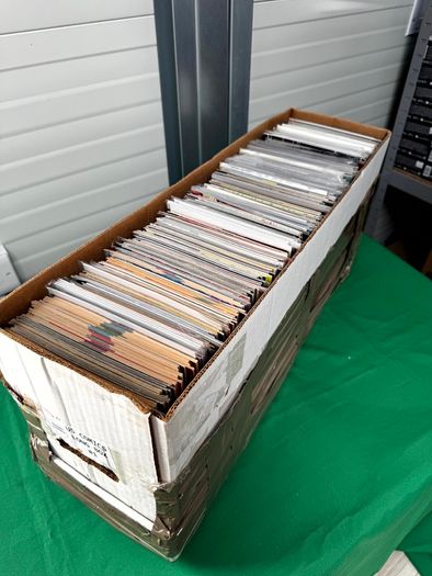 Vertigo & DC Long Comic Box w 330 comics for Sale