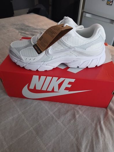 Nike V5 Trainers Brand New Size 11