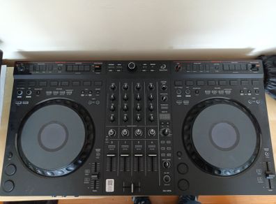 Pioneer Alphatheta GRV-6 Controller and Pioneer DJ HDJ X7 Headphones