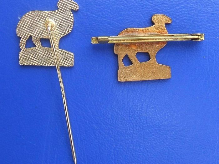 YOUNGS RAM BREWERY (Wandsworth, London) - promotional badges x 2 - stickpin & tiepin (1960's - 1980's)