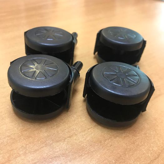 100 Sets of plastic wheels