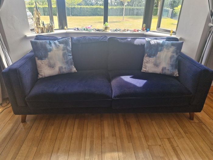 3 seater sofa 208cm long and 98cm dept