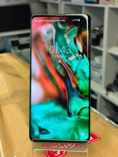 Samsung Galaxy S10 128GB Dual Sim LOCKED TO THREE Network Black (LCD has a crack)