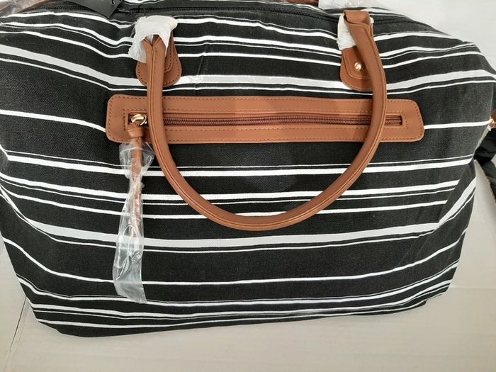 new Black and white stripe bag tag attached