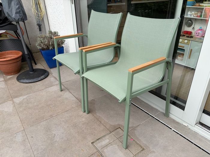 Garden table and 6 chairs