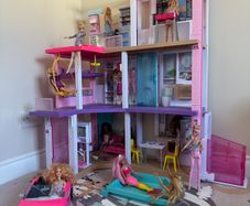 Barbie Dreamhouse including 12 Barbie Dolls