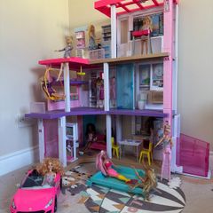 Barbie Dreamhouse including 12 Barbie Dolls