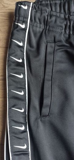 Nike boys track bottoms / pants / joggers size XL (158-170cm)