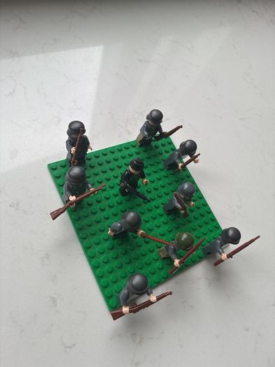 10 Lego figures