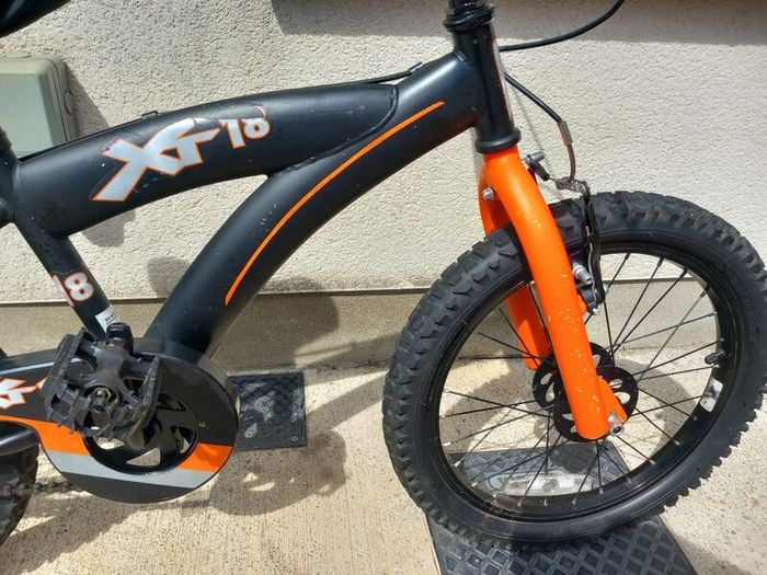 Kids bike size 18 inch wheels.