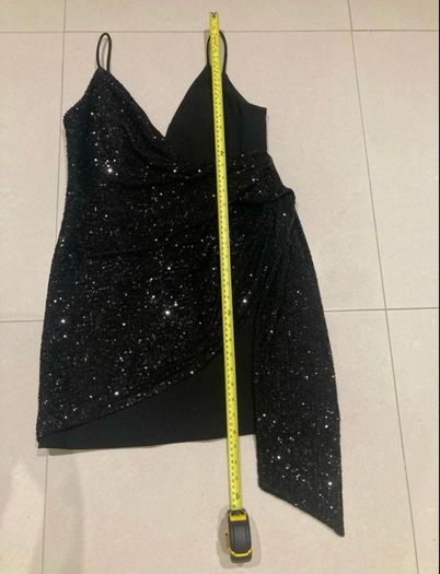 Rebecca Vallance stunning dress
