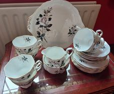 Royal Albert queen's messenger 21 piece teaset