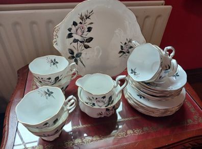 Royal Albert queen's messenger 21 piece teaset