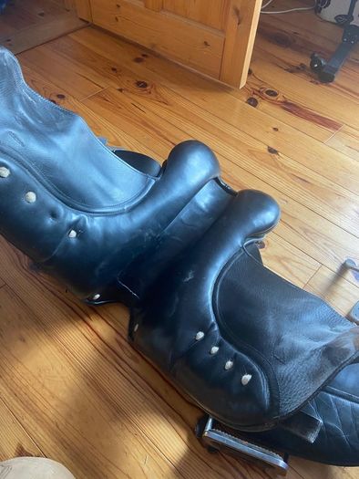 Dressage saddle