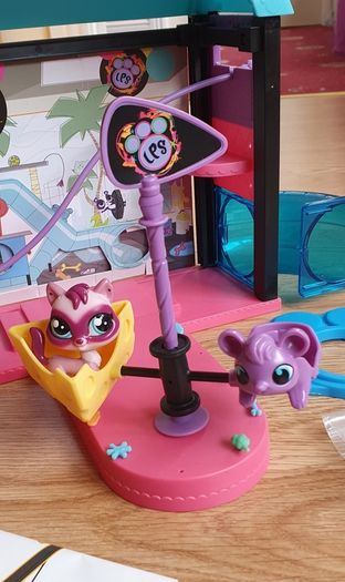 Littlest Pet Shop Fun Park Set Plus Lps Pet Jebbie Cho The Ferret Plus ...