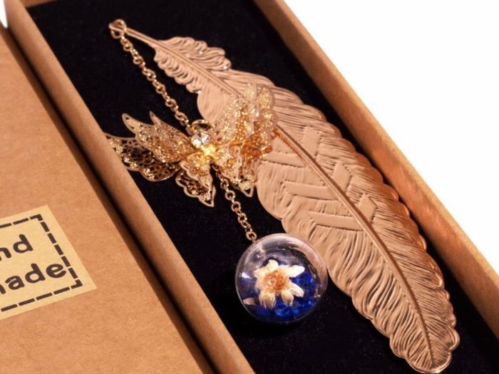 Toirxarn Metal Feather Bookmark Xmas Gift Christmas Present for Women Mum Ladies Her Girl Grandma Teacher Sister Wife MULTIPLE COLOURS AVAILABLE (FREE POSTAGE)