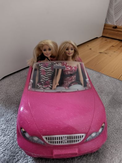 Barbie dolls and car
