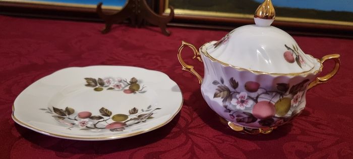 Royal Imperial Fruit Garden Finest Bone China Gold Gilt Two Handled Sugar Bowl With Lid And Underplate Made In England