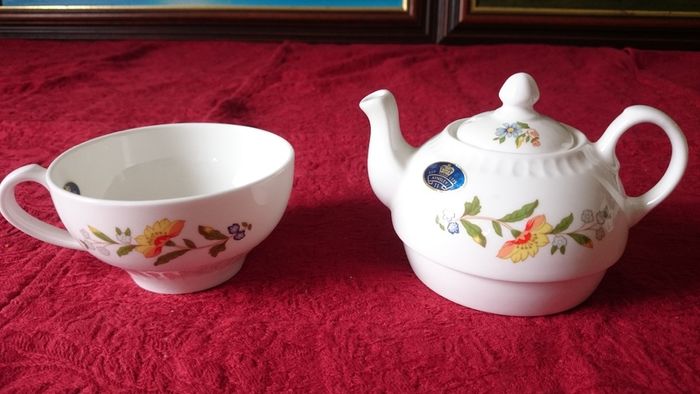 4 Piece Aynsley Cottage Garden Pattern Bone China Rare Tennis Set With Tray And Oban Cup, Tea Pot With Lid And Water Pitcher For One Person Setting Made In England