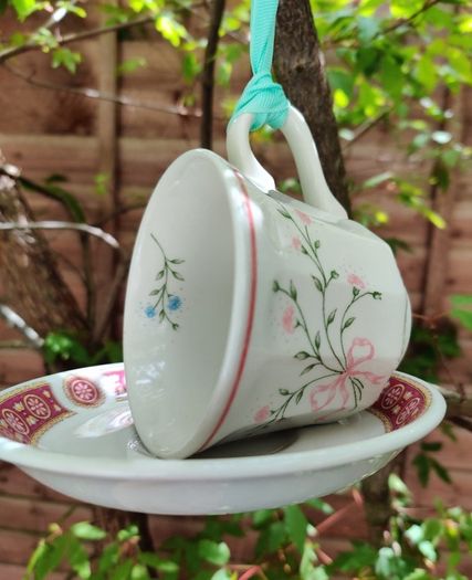 Bird feeder