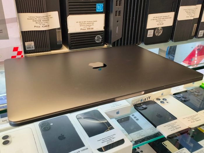 2020 MacBook Pro 13-inch M1 (A2338) 8GB RAM 512GB SSD Space Gray macOS Tahoe 26.5 , Battery Cycle: 194 (Was MDM Framework)