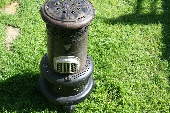 Vintage Valor 525r Paraffin Heater Bargeware Design (in working order)